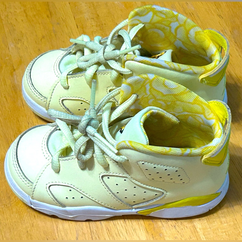 Jordan 6 retro size 8C Preowned